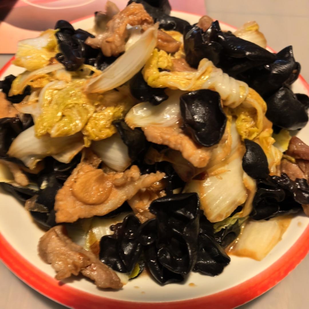 娃娃菜木耳炒五花肉