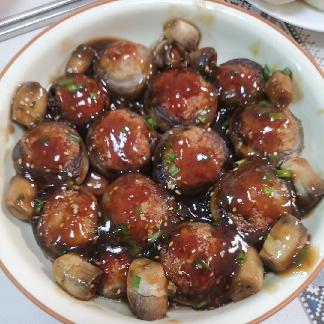 一口爆汁的虾滑酿口蘑