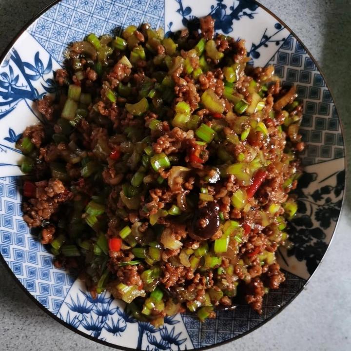下饭菜 烂肉芹菜沫 香辣过瘾 还可以拌面夹馒头