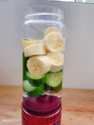 清肠减肥果汁🍹黄瓜香蕉汁的做法 步骤3