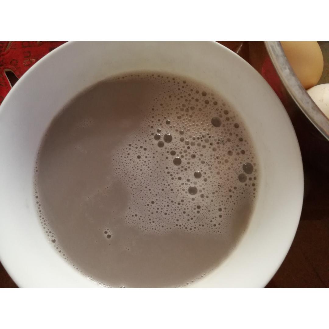 蜂蜜四叶草做的黑豆豆浆