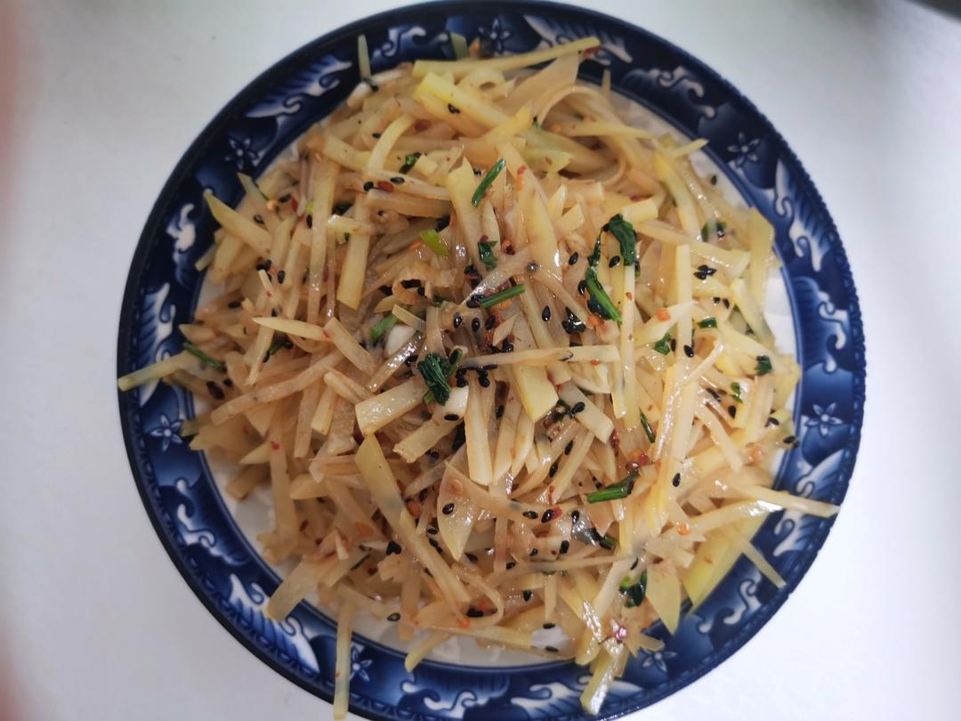 五分钟搞定‼酸爽开胃的凉拌酸辣土豆丝