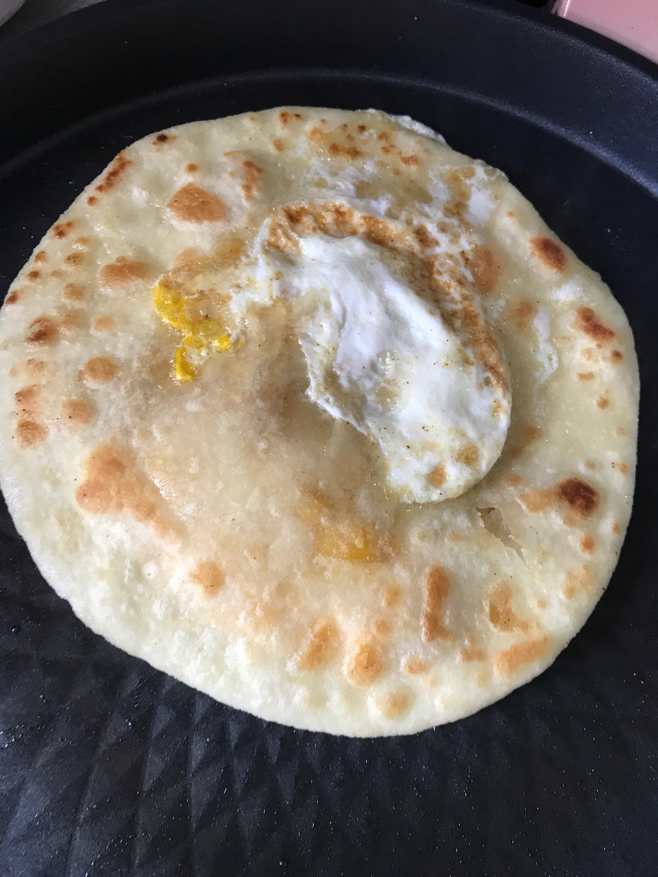 早餐摊的鸡蛋灌饼很好吃？不，我自己做的鸡蛋灌饼更好吃！