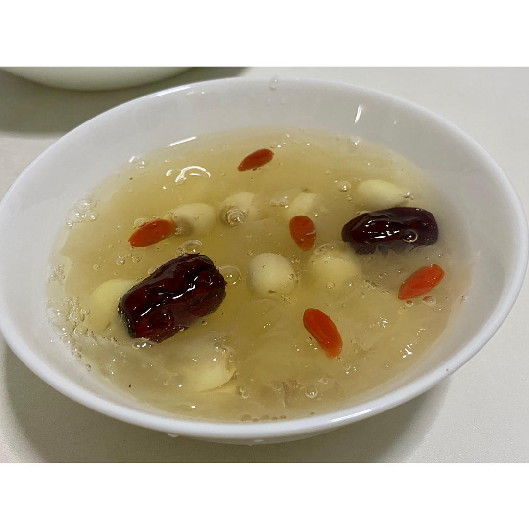 红枣银耳莲子羹（有出胶质、出胶，懒人的电压力锅版）