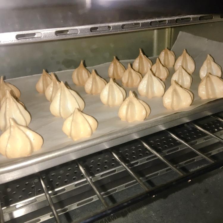 蛋白糖（烤箱做蛋白糖）