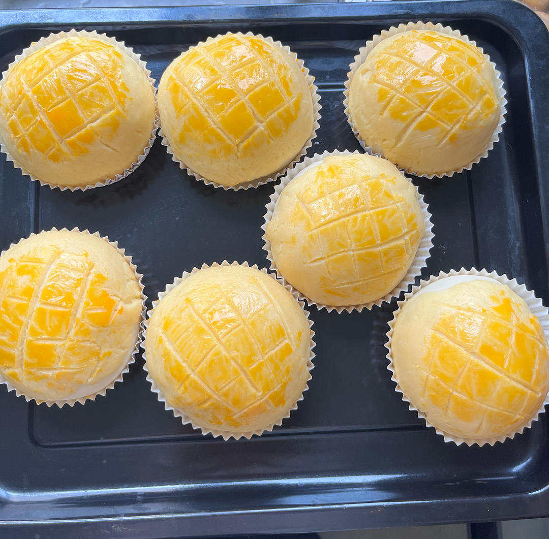 好吃到炸裂的港式菠萝包（附带制作酥皮的小视频）