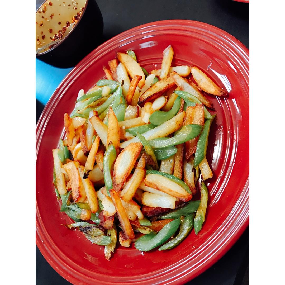 土豆炒芹菜