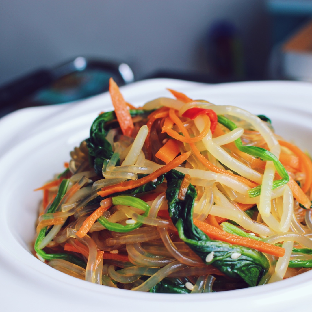 酸辣菠菜豆芽拌红薯粉