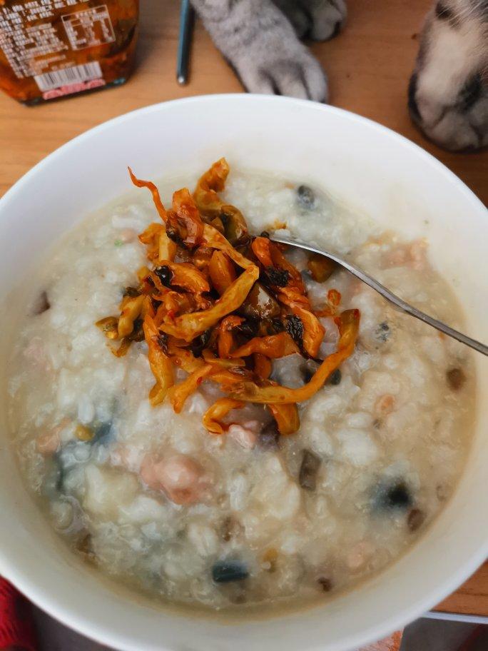妈妈👩教我做的皮蛋瘦肉粥🥣简单快捷美味😋