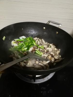 素炒香菇的做法 步骤4