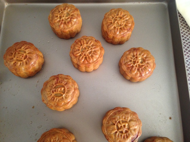 广式月饼—蛋黄莲蓉月饼