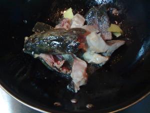 白鲞黑鱼汤的做法 步骤1