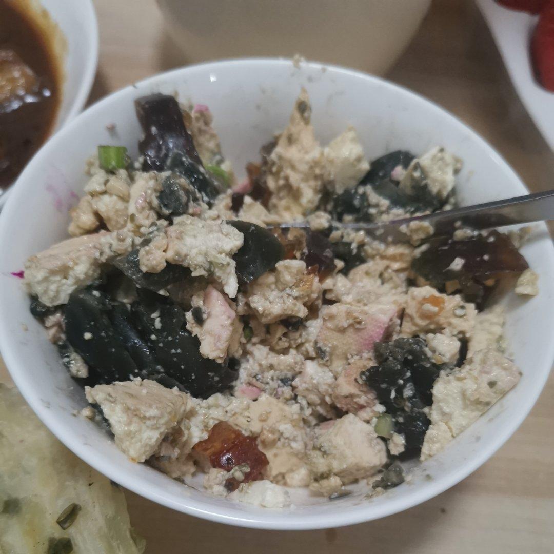 皮蛋拌豆腐