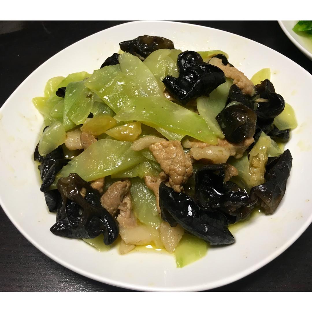 米糕001做的木耳莴笋炒肉片