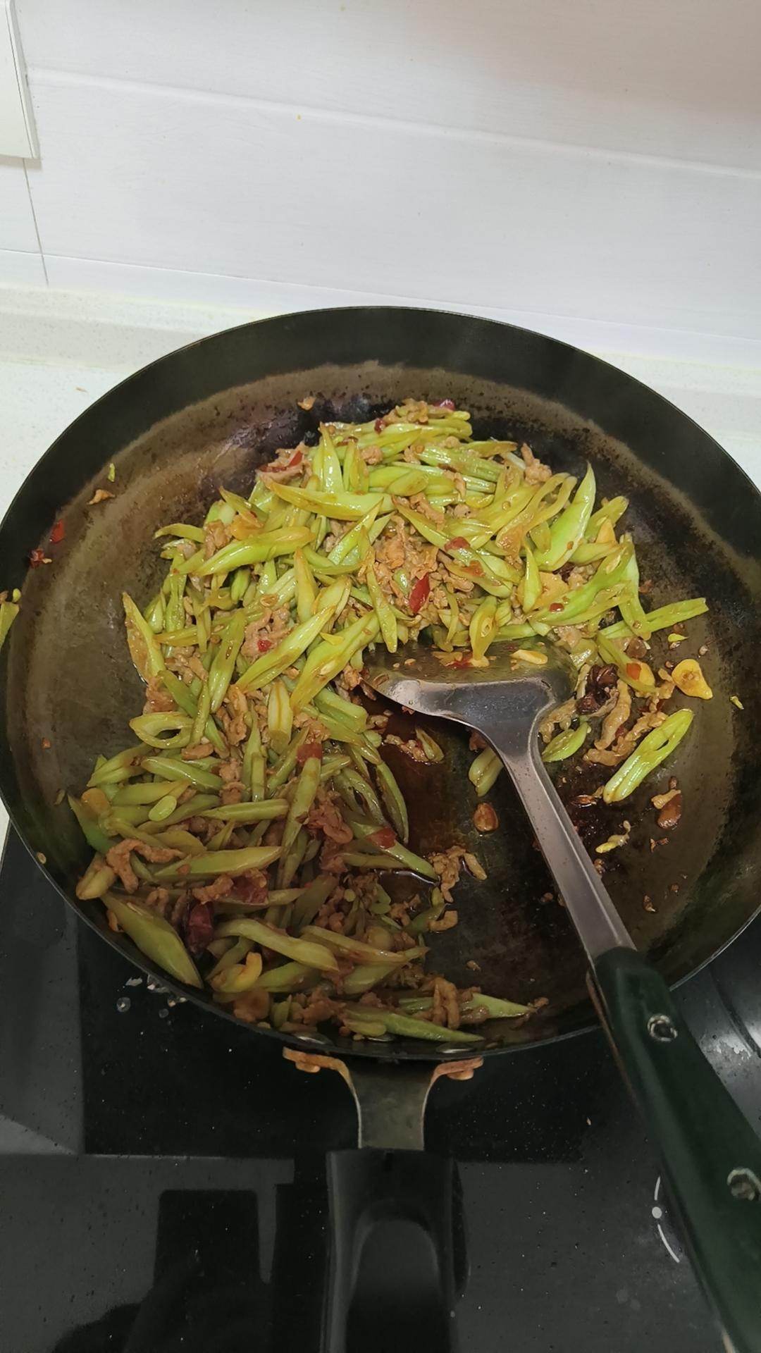 炒肉就得嫩—豆角炒肉（四季豆）