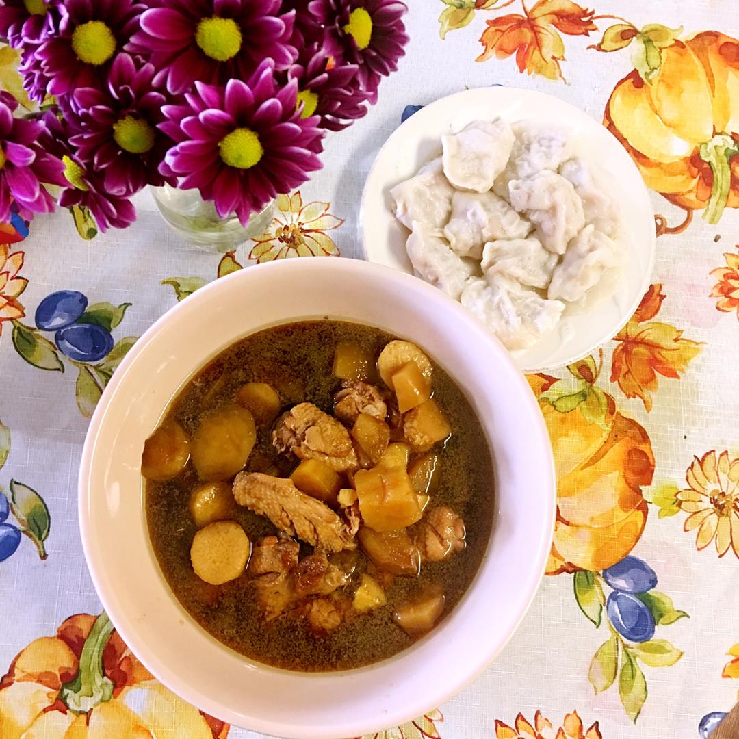 土豆炖翅根