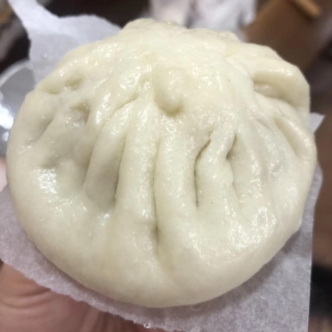 松软多汁的肉包子
