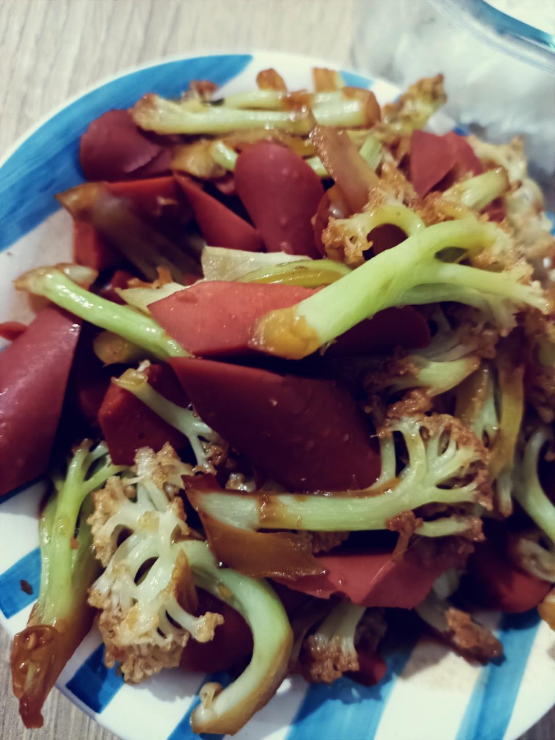 家常花菜炒火腿肠