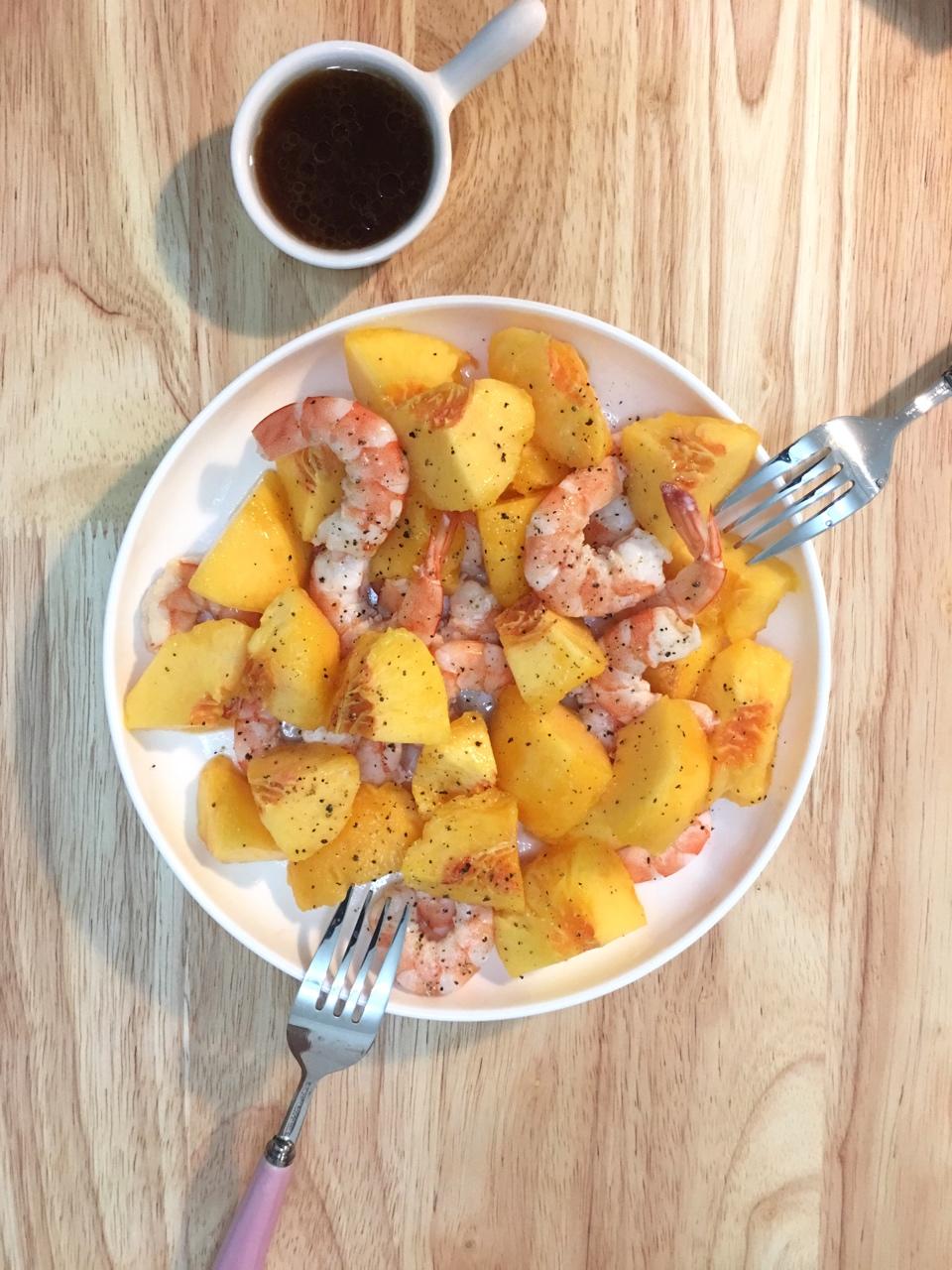 秋日的黄桃虾仁沙拉