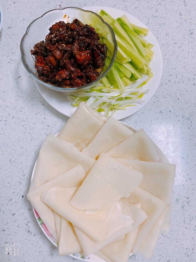 京酱肉丝（卷饼）