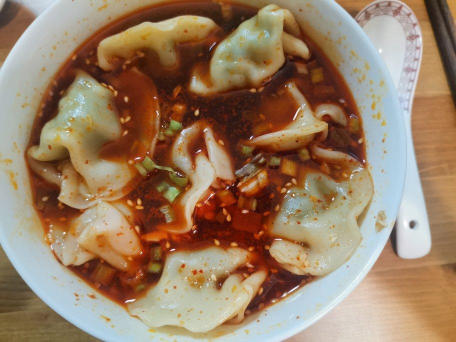 省时又便捷，没人能抗拒这碗酸汤水饺！🥟