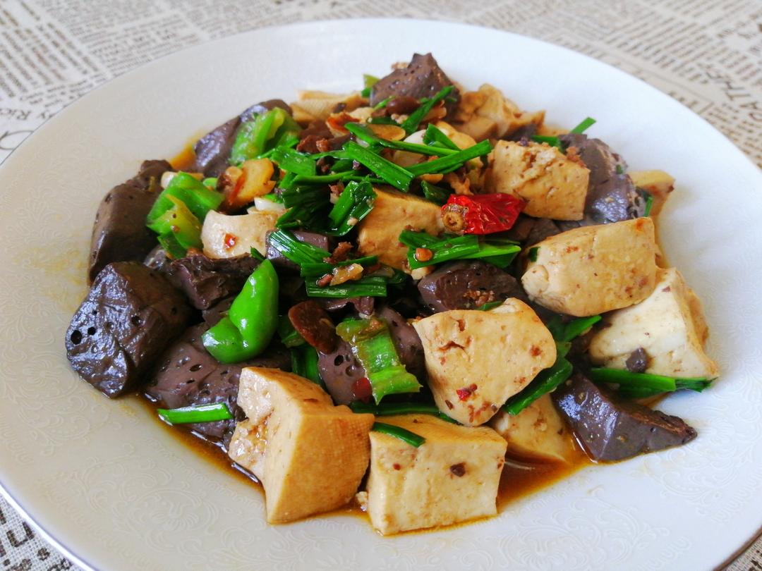 猪血炖老豆腐的做法