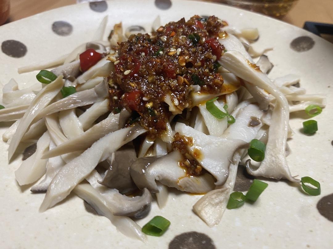 比肉还好吃的【手撕凉拌杏鲍菇】，上桌扫光光