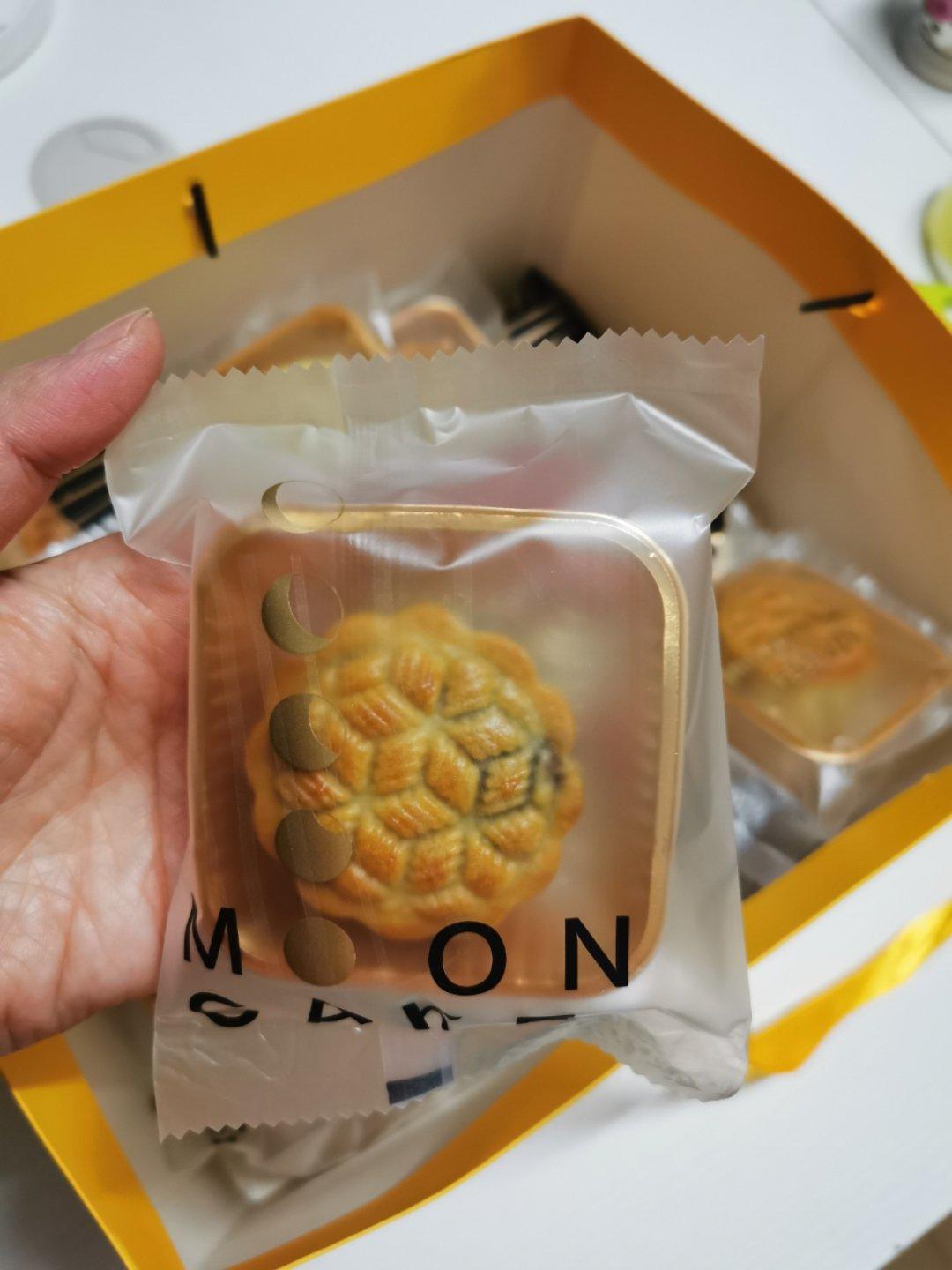 广式莲蓉咸蛋黄月饼