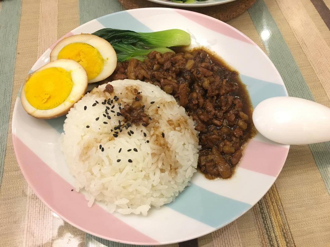 洋葱酥卤肉饭