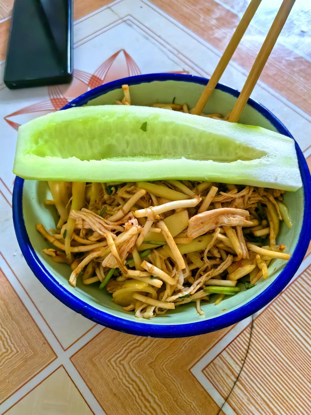 营养减肥餐——凉拌金针菇鸡胸肉