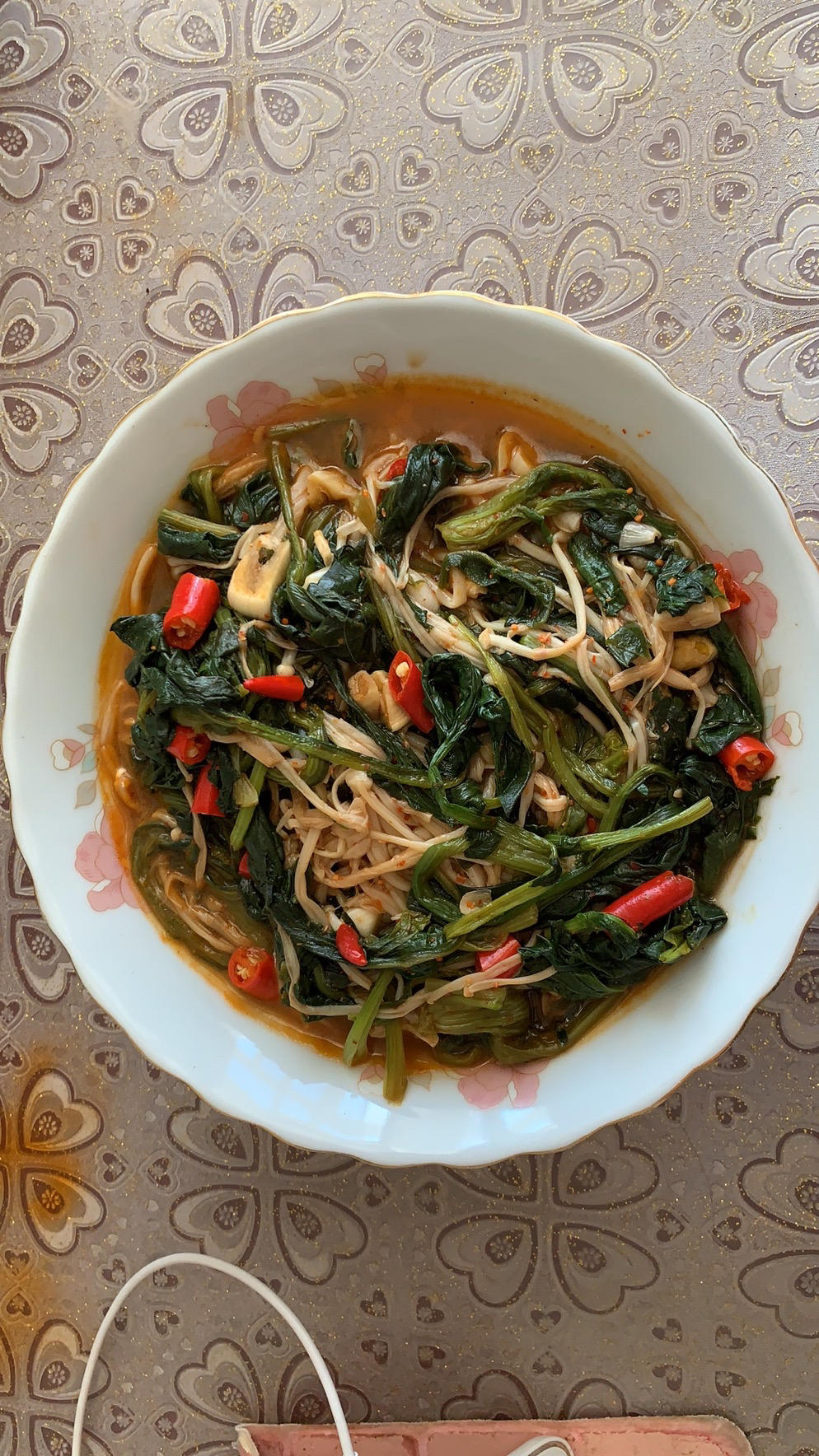 解馋减脂餐！酸辣开胃又下饭的菠菜拌金针菇