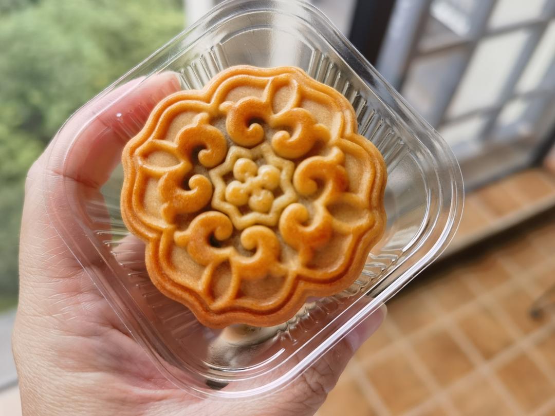 广式月饼—蛋黄莲蓉月饼