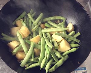 豆角土豆炖骨头（超香东北菜）的做法 步骤2