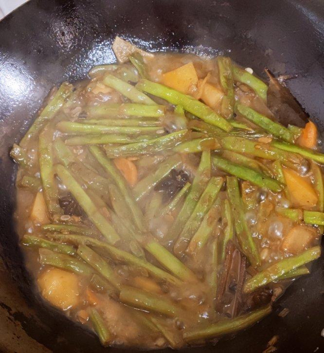 绝对正宗的东北土豆豆角炖五花肉