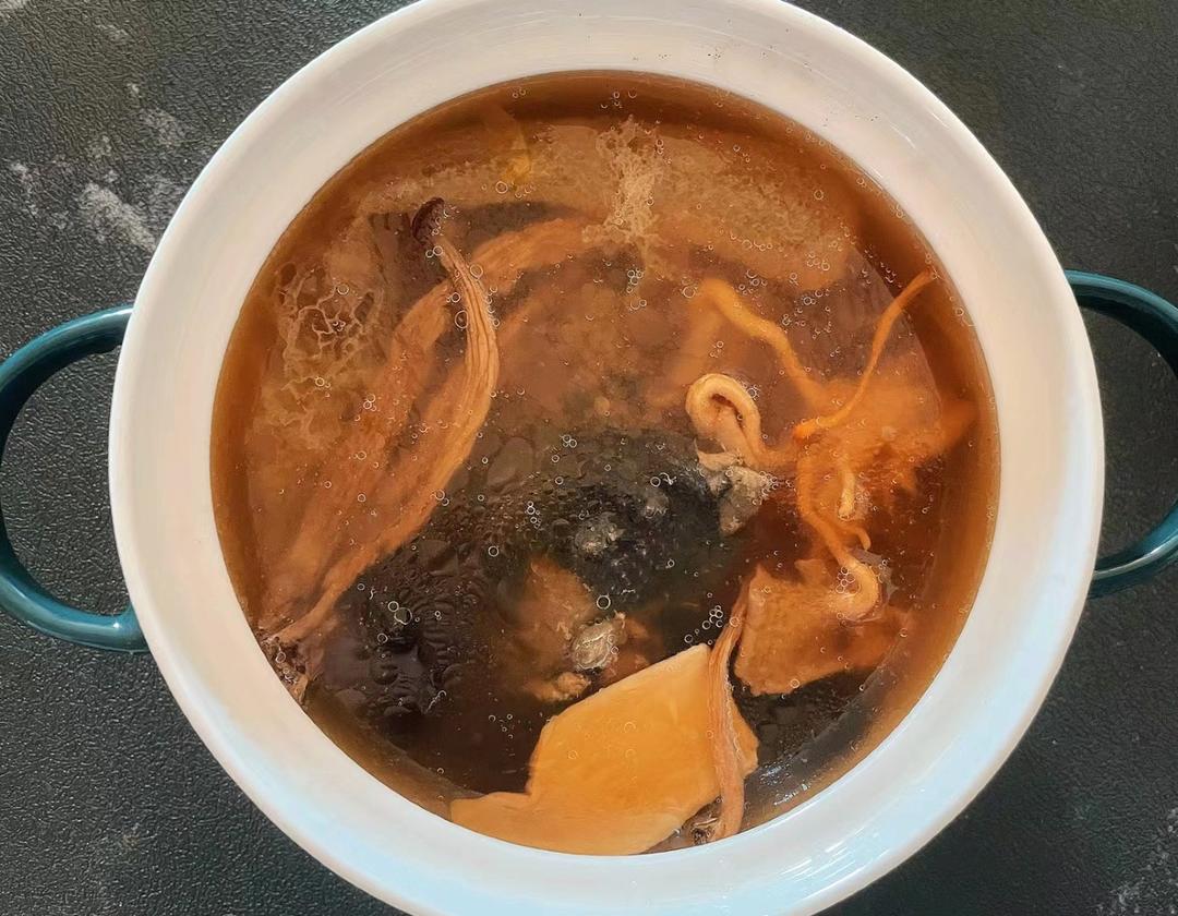 姬松茸乌鸡汤
