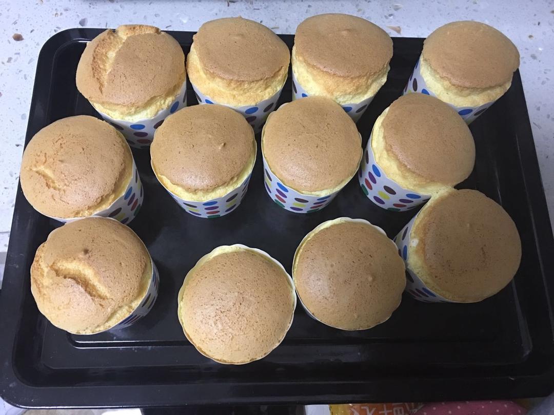 纸杯蛋糕 8寸戚风蛋糕的量