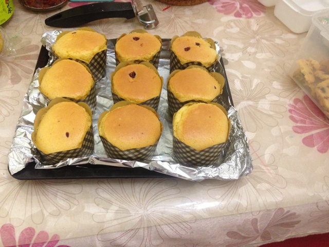 淡奶油海绵纸杯蛋糕