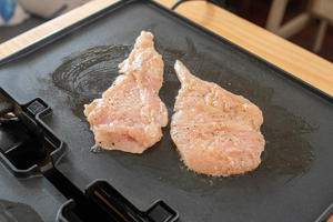 鸡肉燕麦蛋饼减脂餐的做法 步骤8