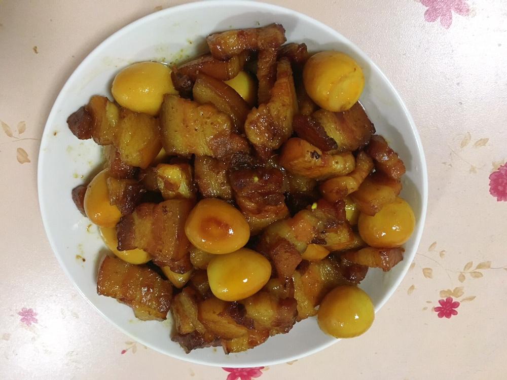 加了鹌鹑蛋后，这盘红烧肉，美味的逆天啦——鹌鹑蛋烧肉（孔瑶食谱）