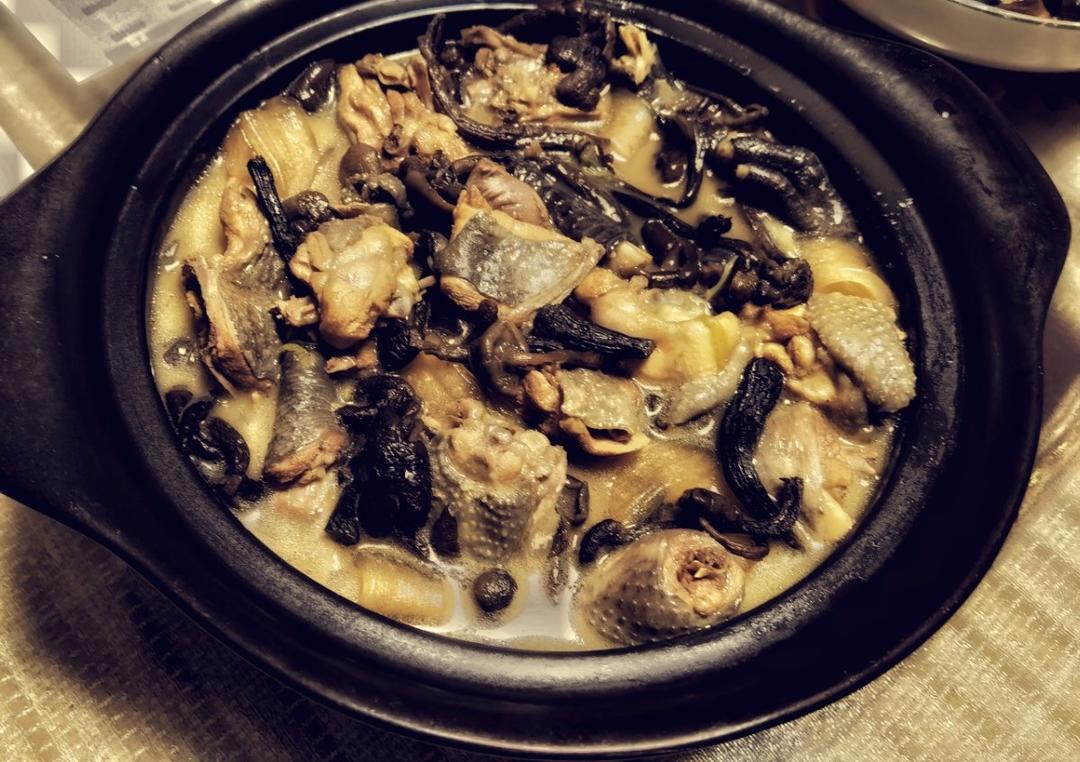 厨师长教你：“小鸡炖蘑菇”的家常做法，汤鲜肉美味，先收藏起来