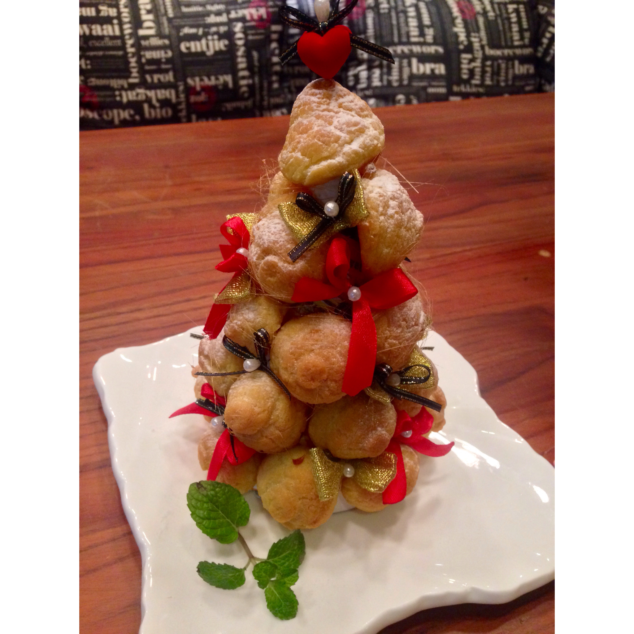 圣诞雪景焦糖泡芙塔