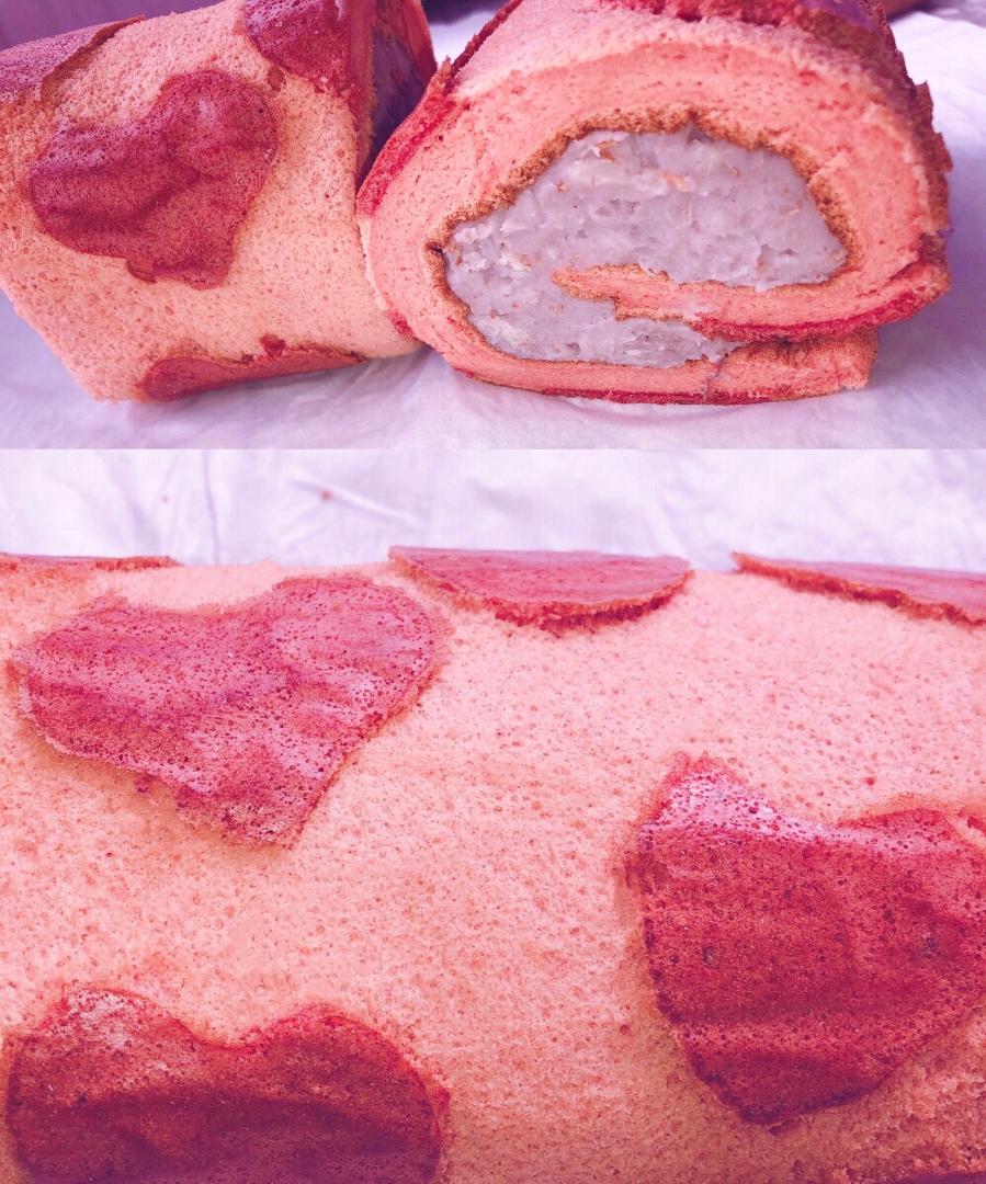 超粉嫩的爱心草莓蛋糕卷