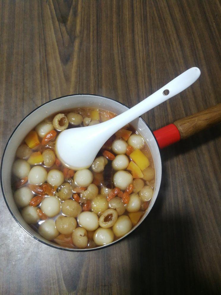 雪耳木瓜芋圆糖水