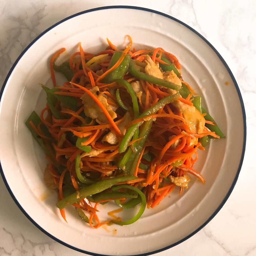 超下饭的青椒胡萝丝炒肉