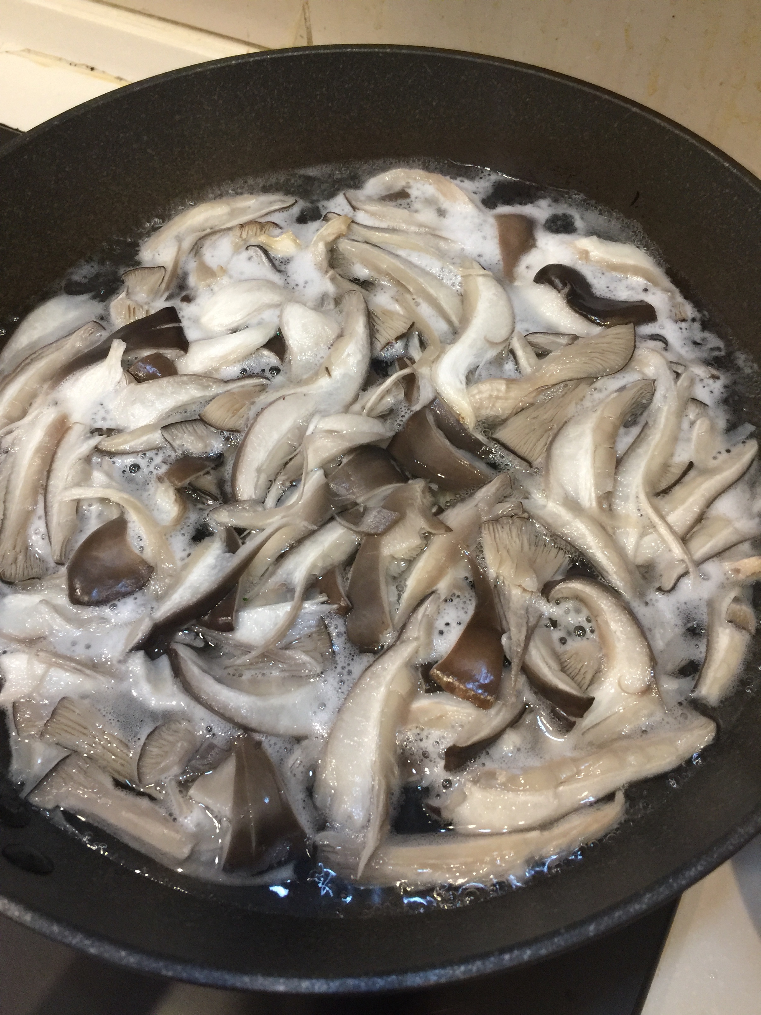 蚝油鲜蘑炒肉片的做法 步骤1