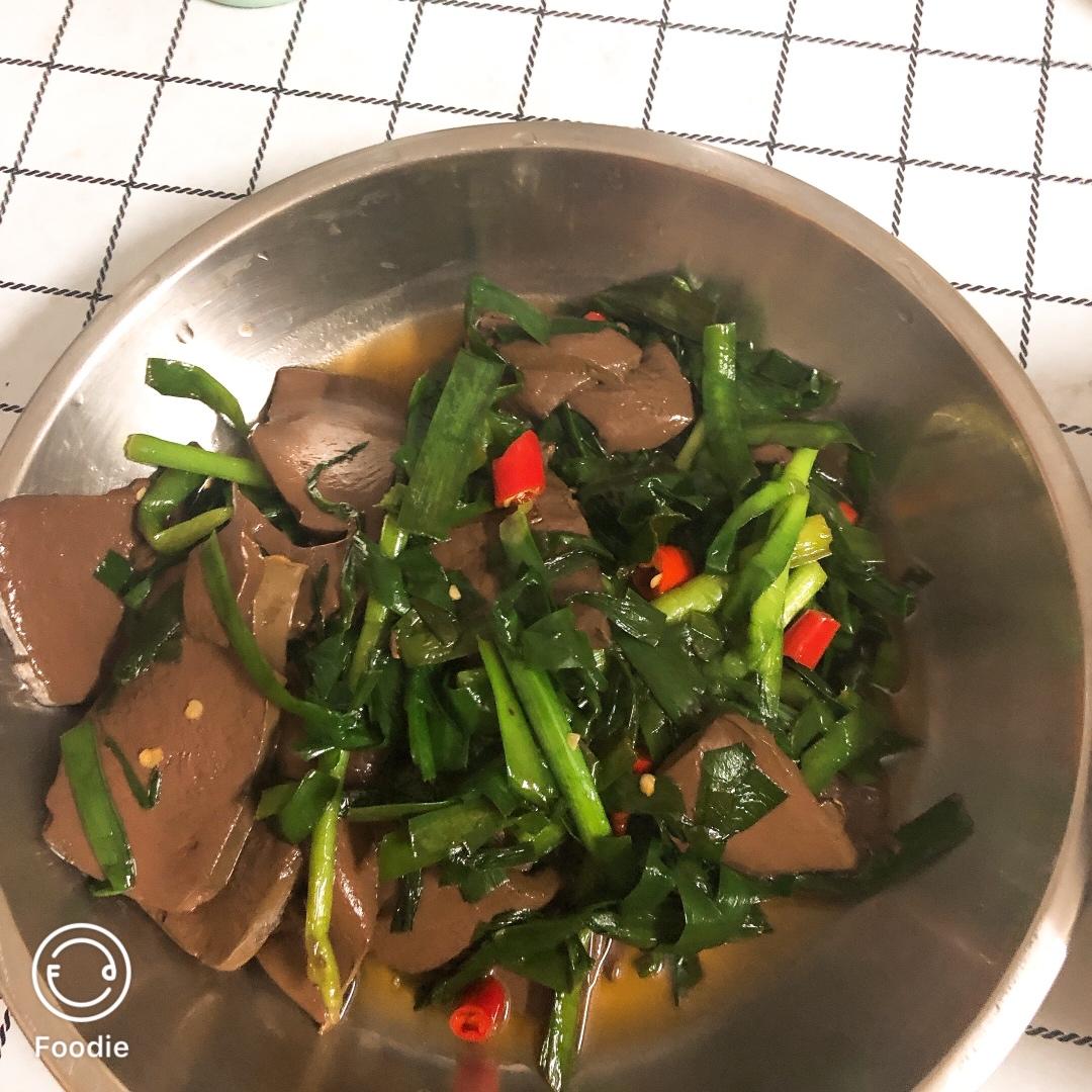 韭菜炒鸭血