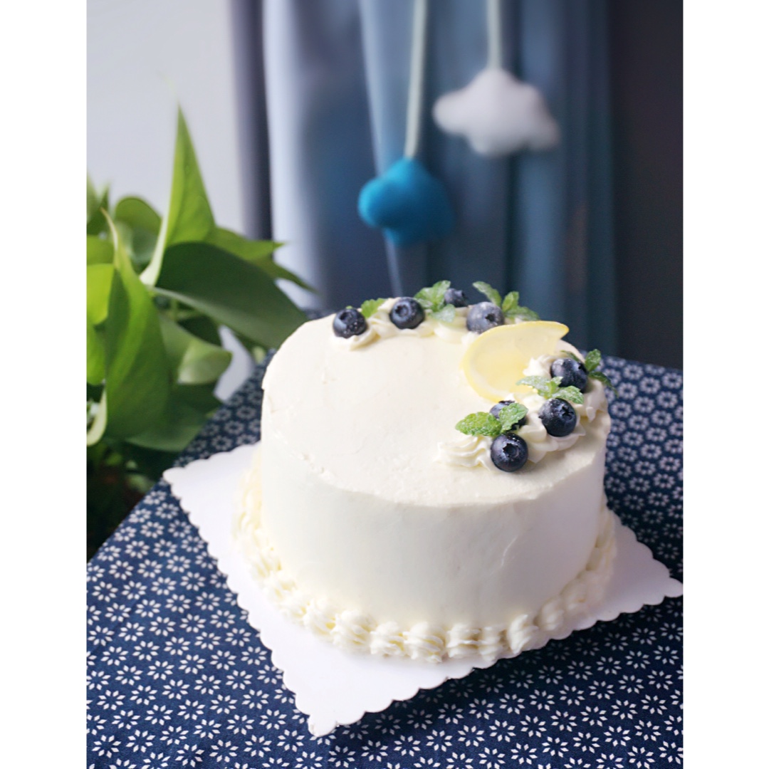 蓝莓装饰蛋糕