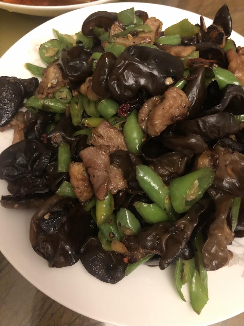 青椒木耳炒肉