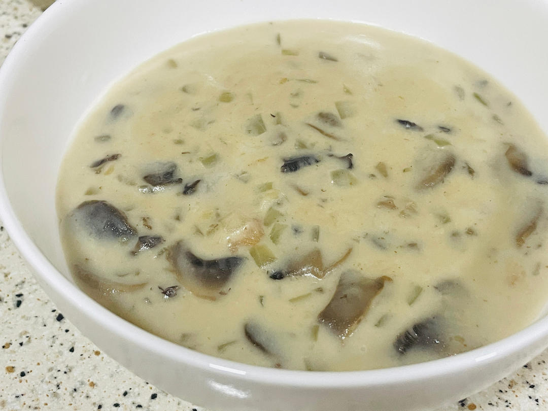 超惊艳奶油蘑菇汤(牛奶版本)