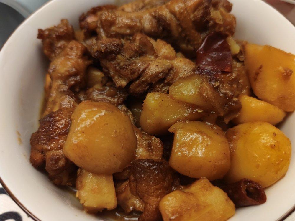 鸡翅根烧土豆好吃到爆